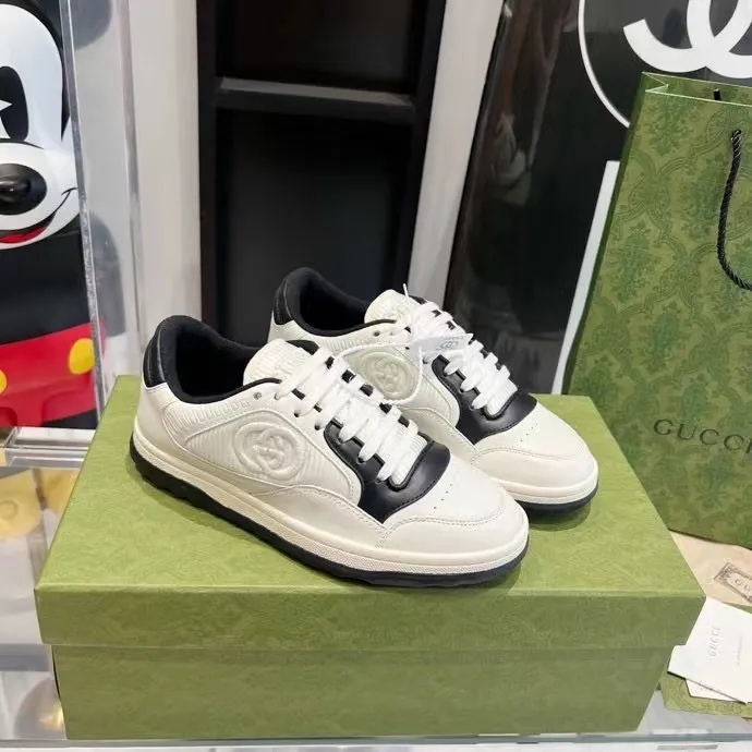 👟👟Ex-factory price 520👟👟 Women's shoes Women's clothing Women's shoes factory Women's shoes Women's clothing Men's size +10 Gucci Gucci 2023 latest hot model MAC80 sneakers Couple style casual retro old dirty shoes small dirty shoes white shoes original purchase development production production Gucci MAC80 new hot model series The exquisite and compact interlocking double G logo romantically interprets the aesthetic concept of this series. Made of off-white leather, retro inspiration is cleverly integrated into the design of sports shoes, reinterpreting the brand logo. Fabric: Original custom-made imported first-layer cowhide. Lining: Original custom-made imported breathable mesh lining. Outsole: Original molded two-color T👟👟factory price U outsole. Bottom thickness: 3CM. Size: women's 35-40 / men's 39-45.